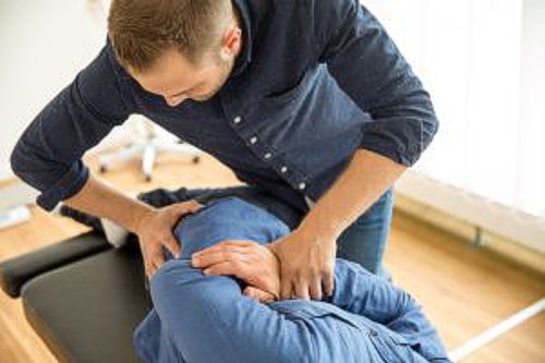 Full Spine Chiropraktik Die Full Spine Technik korrigiert Fehlstellungen der gesamten Wirbelsäule, des Beckenbereichs und der Gelenke